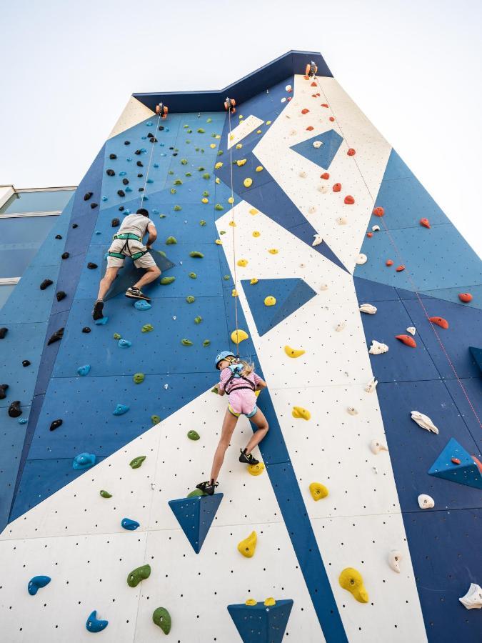 פטרצ'אנה Falkensteiner Family Hotel Diadora מראה חיצוני תמונה Climbing wall